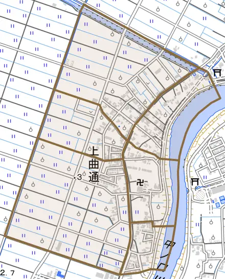 上曲通とその周辺の地図。町の範囲を重ねている
