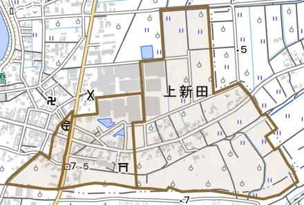 上新田とその周辺の地図。町の範囲を重ねている