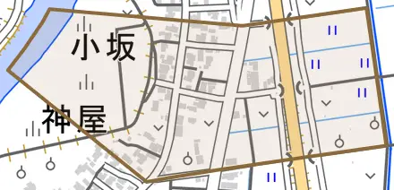 小坂とその周辺の地図。町の範囲を重ねている