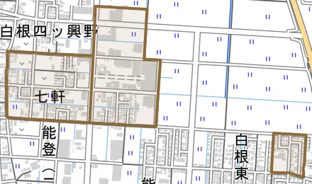七軒とその周辺の地図。町の範囲を重ねている