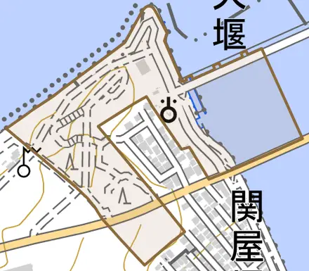 関屋とその周辺の地図。町の範囲を重ねている