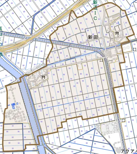 新田とその周辺の地図。町の範囲を重ねている