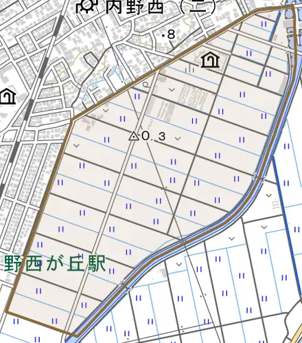 内野潟端とその周辺の地図。町の範囲を重ねている