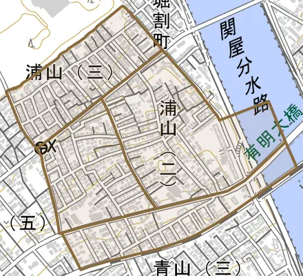 浦山とその周辺の地図。町の範囲を重ねている