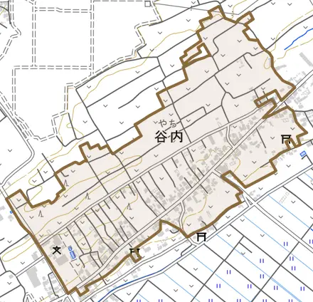 谷内とその周辺の地図。町の範囲を重ねている