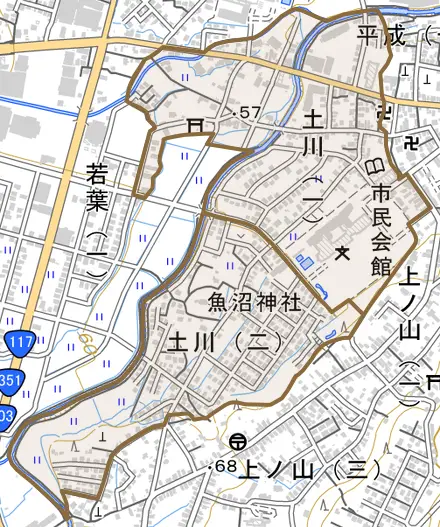 土川とその周辺の地図。町の範囲を重ねている
