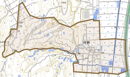 大字坪野とその周辺の地図。町の範囲を重ねている