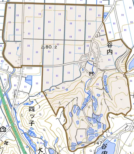 大字谷内とその周辺の地図。町の範囲を重ねている