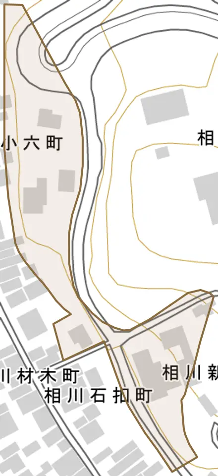 相川新西坂町とその周辺の地図。町の範囲を重ねている