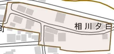 相川夕白町とその周辺の地図。町の範囲を重ねている