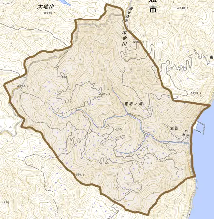 岩首とその周辺の地図。町の範囲を重ねている