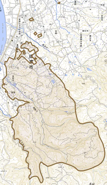 真野とその周辺の地図。町の範囲を重ねている