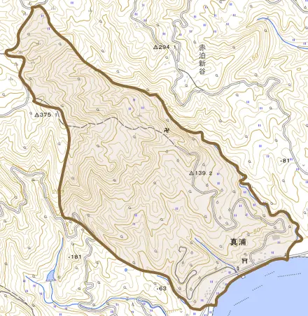 真浦とその周辺の地図。町の範囲を重ねている