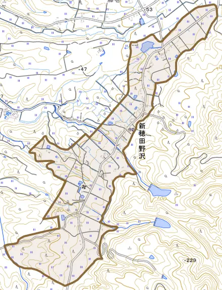 新穂田野沢とその周辺の地図。町の範囲を重ねている