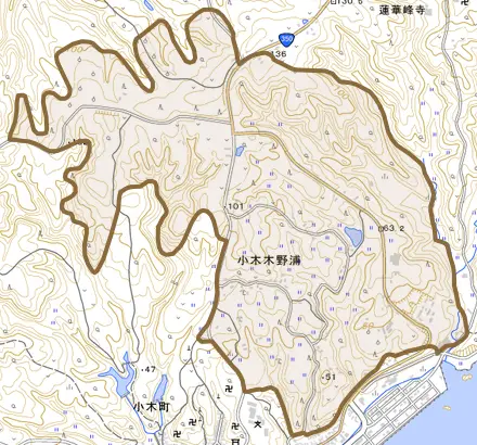 小木木野浦とその周辺の地図。町の範囲を重ねている