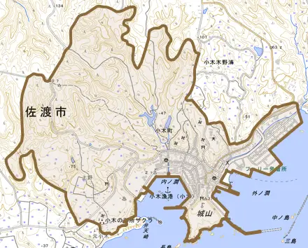 小木町とその周辺の地図。町の範囲を重ねている