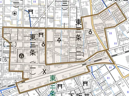 東三条とその周辺の地図。町の範囲を重ねている