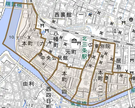 本町とその周辺の地図。町の範囲を重ねている