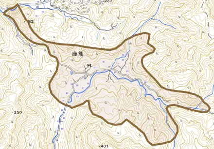 鹿熊とその周辺の地図。町の範囲を重ねている