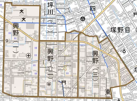 興野とその周辺の地図。町の範囲を重ねている