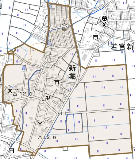 新堀とその周辺の地図。町の範囲を重ねている