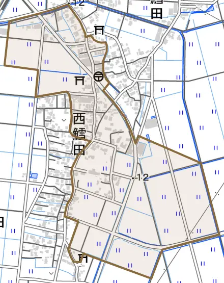 西鱈田とその周辺の地図。町の範囲を重ねている
