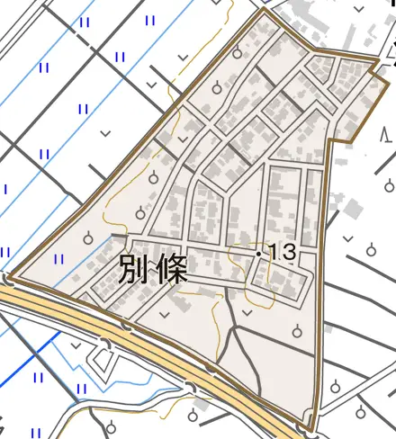 大字別條とその周辺の地図。町の範囲を重ねている