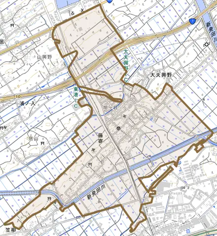 大字藤寄とその周辺の地図。町の範囲を重ねている