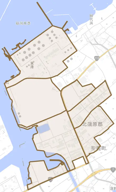 東港とその周辺の地図。町の範囲を重ねている