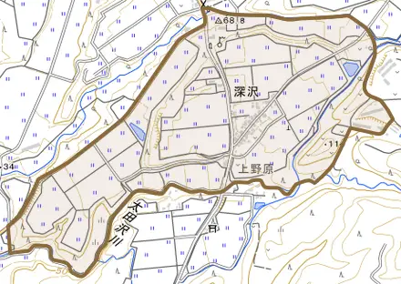 大字深沢とその周辺の地図。町の範囲を重ねている