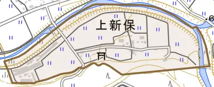 大字上新保とその周辺の地図。町の範囲を重ねている