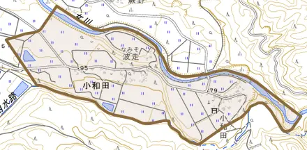 大字小和田とその周辺の地図。町の範囲を重ねている