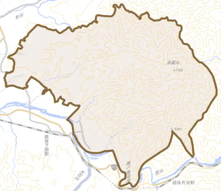 大字湯沢とその周辺の地図。町の範囲を重ねている
