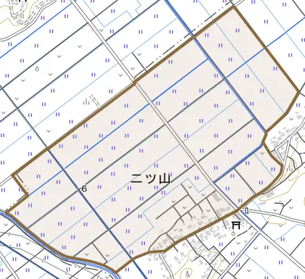 二ツ山とその周辺の地図。町の範囲を重ねている