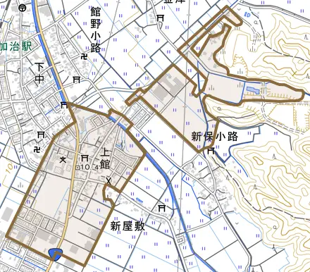 上館とその周辺の地図。町の範囲を重ねている
