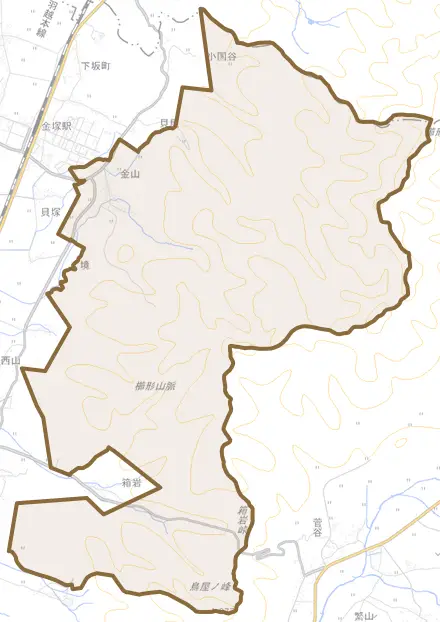 金山とその周辺の地図。町の範囲を重ねている