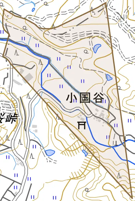 小国谷とその周辺の地図。町の範囲を重ねている