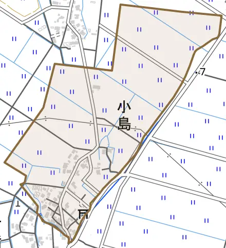 小島とその周辺の地図。町の範囲を重ねている