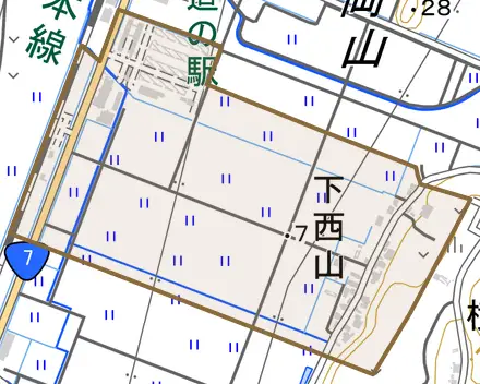 下西山とその周辺の地図。町の範囲を重ねている