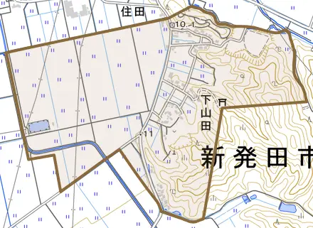 下山田とその周辺の地図。町の範囲を重ねている