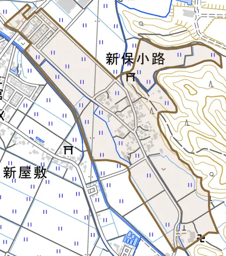 新保小路とその周辺の地図。町の範囲を重ねている