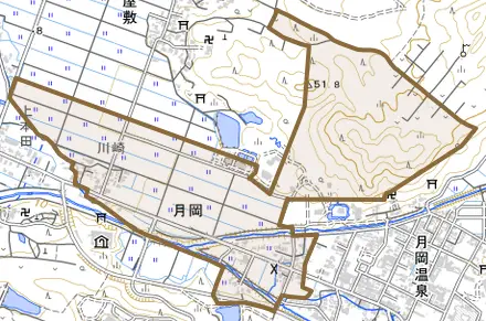 月岡とその周辺の地図。町の範囲を重ねている