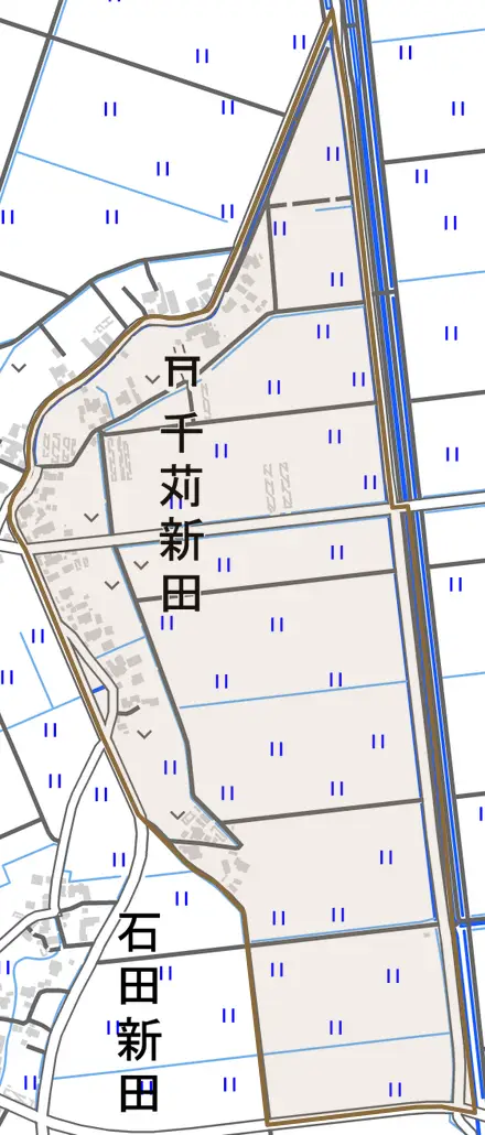 大字千苅新田とその周辺の地図。町の範囲を重ねている