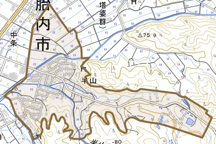 半山とその周辺の地図。町の範囲を重ねている