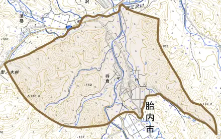 持倉とその周辺の地図。町の範囲を重ねている