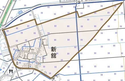 新舘とその周辺の地図。町の範囲を重ねている
