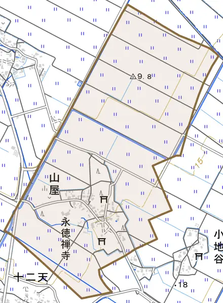 山屋とその周辺の地図。町の範囲を重ねている