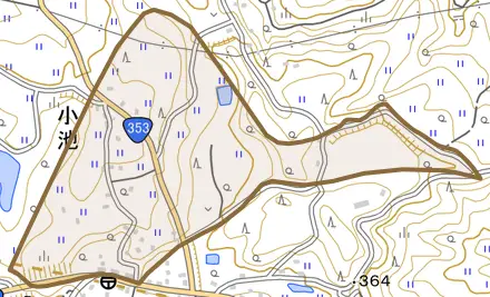 小池とその周辺の地図。町の範囲を重ねている