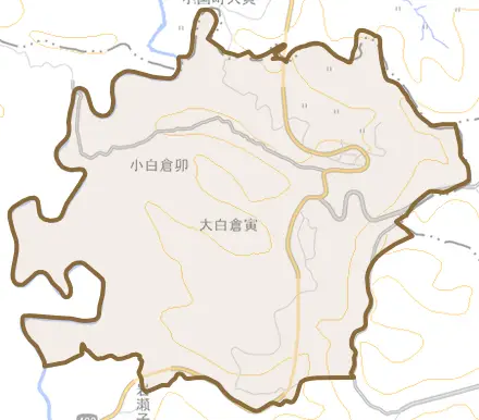 小白倉とその周辺の地図。町の範囲を重ねている