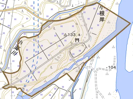 小根岸とその周辺の地図。町の範囲を重ねている